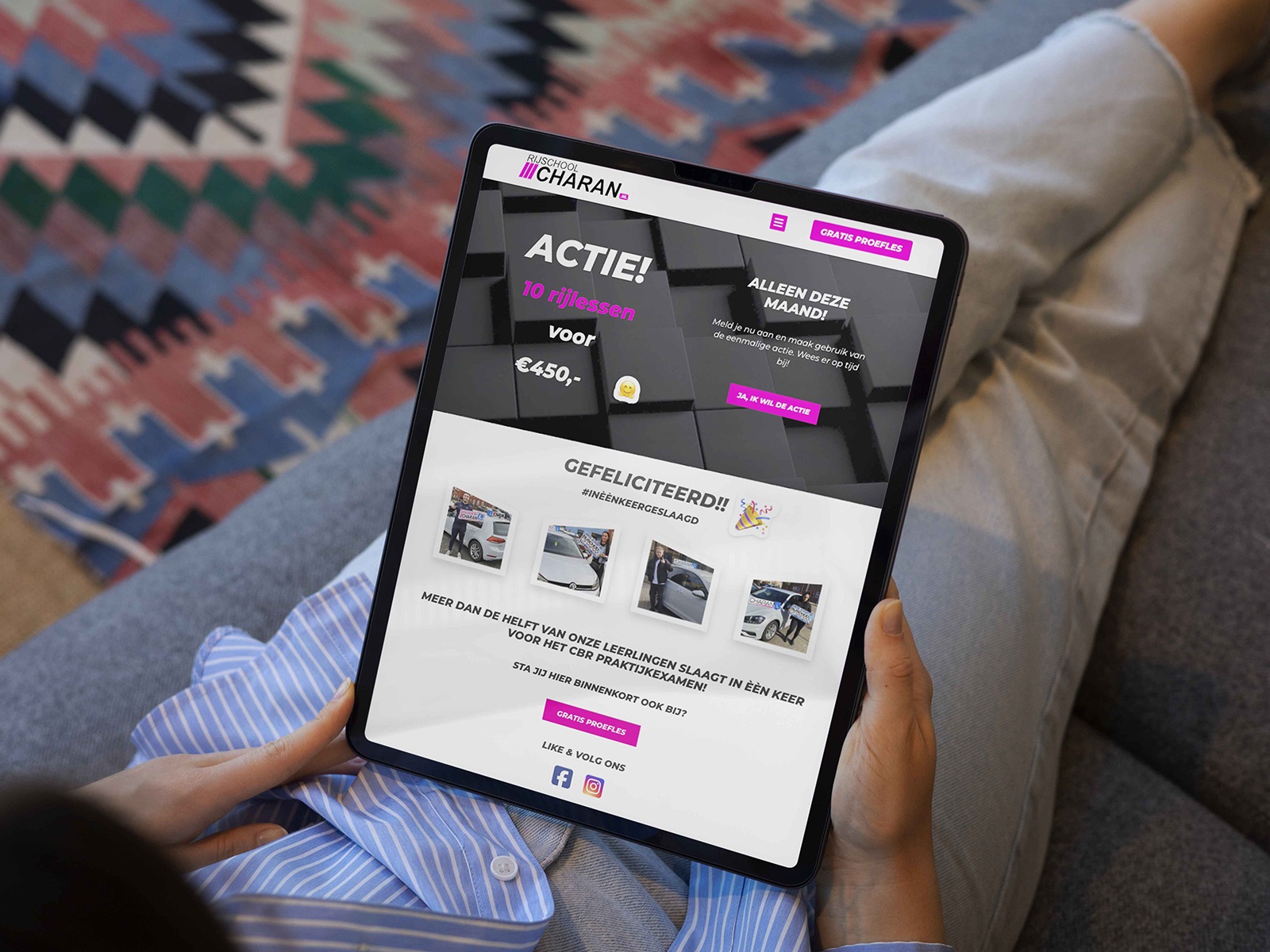 Website van Rijschool Charan, getoond op een tablet
